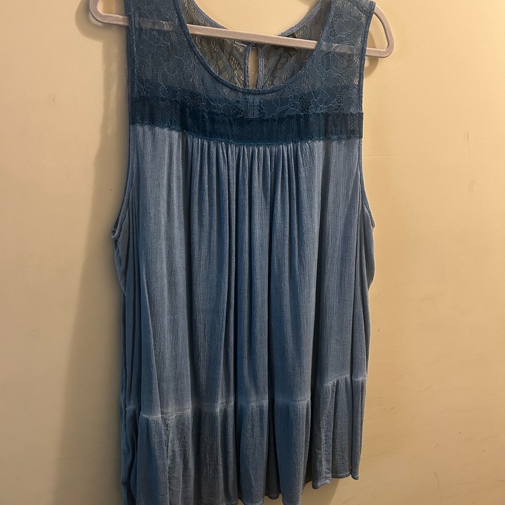 Torrid- Women’s Ombré Blue Lace Sleeveless Top. Size 4